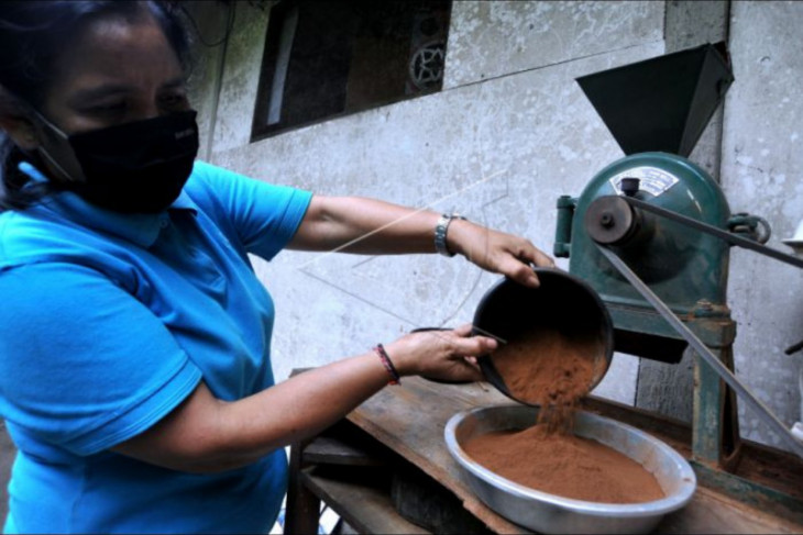 Warga Sibetan olah biji salak jadi kopi