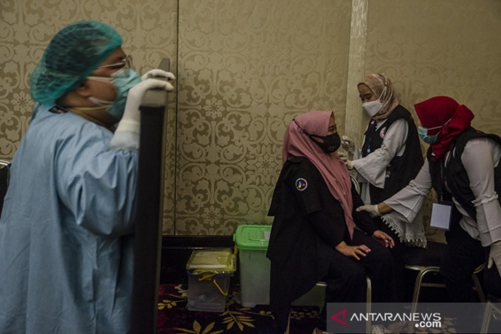 Vaksinasi COVID-19 pelaku usaha mal di Bandung 