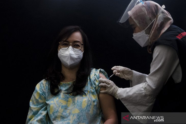 Vaksinasi COVID-19 pelaku usaha mal di Bandung 