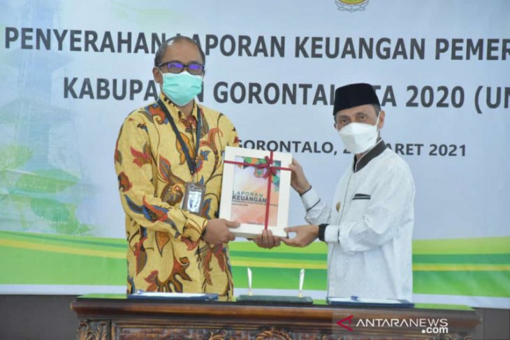Bupati Gorontalo serahkan LKPD ke BPK