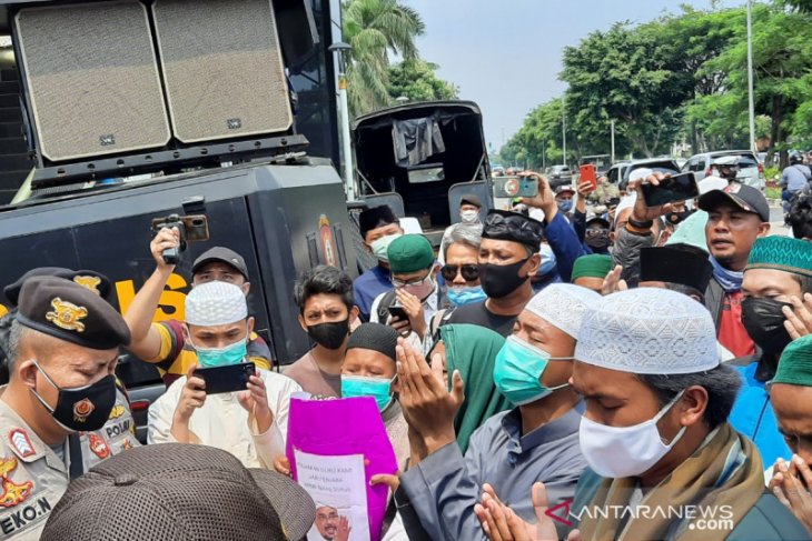 Polisi mencegah simpatisan Habib Rizieq Shihab gelar aksi di pengadilan