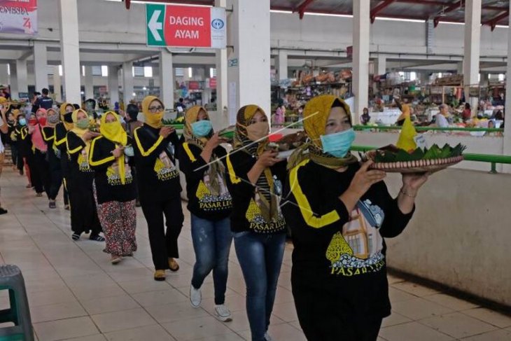 Tradisi punggahan Pasar Legi Parakan