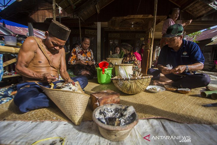 Tradisi Membatur Suku Dayak Pitap