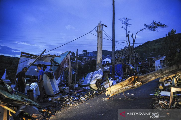 Bencana puting beliung di Kabupaten Bandung 