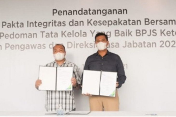 Jajaran Direksi dan Dewas BPJAMSOSTEK tandatangani pakta integritas