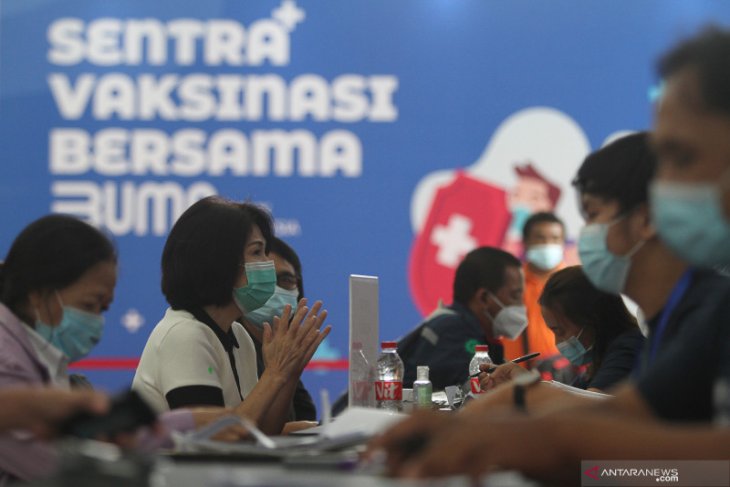 Sentra Vaksinasi Bersama BUMN di Surabaya