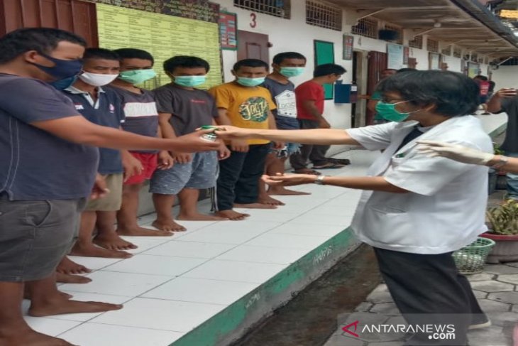 Antisipasi COVID-19, WBP Rutan Tarutung periksa kesehatan