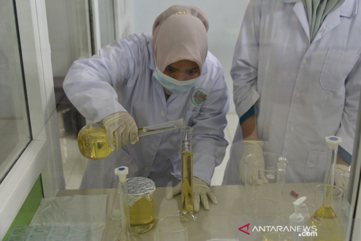 Produksi Minyak Atsiri untuk parfum di USK Aceh