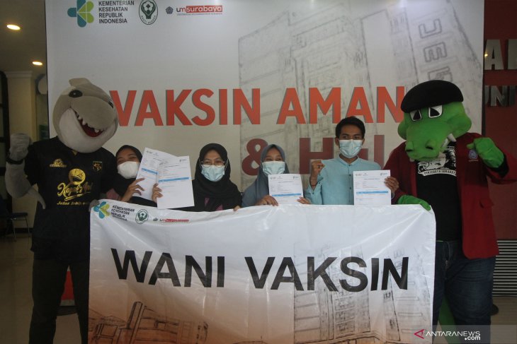 Vaksinasi COVID-19 Massal di Kampus UM Surabaya