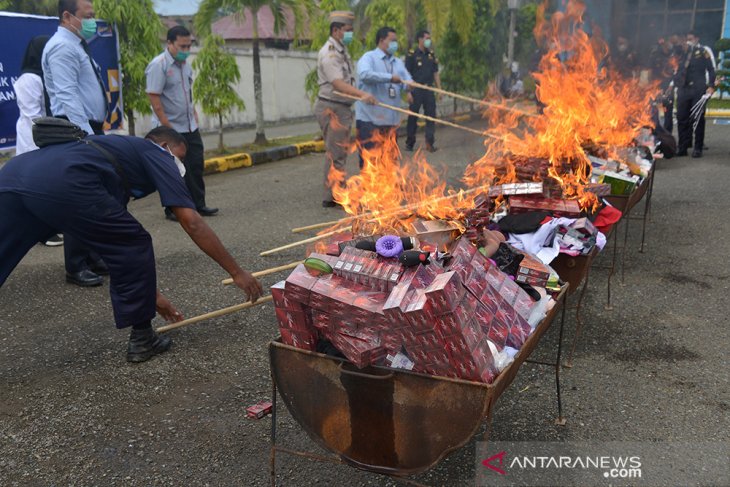 BEA CUKAI MUSNAHKAN BARANG IMPOR HASIL PENINDAKAN