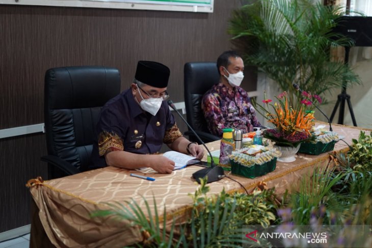 Kunjungi Dispera KPLH HSS, bupati berikan pembinaan dan pengarahan