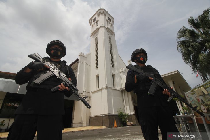 Pengamanan Gereja di Surabaya