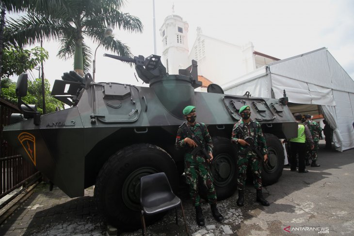Pengamanan Gereja di Surabaya