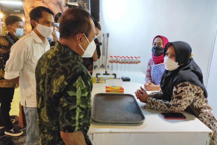 Wawali berharap mal di Surabaya ikut bantu promosikan produk UMKM