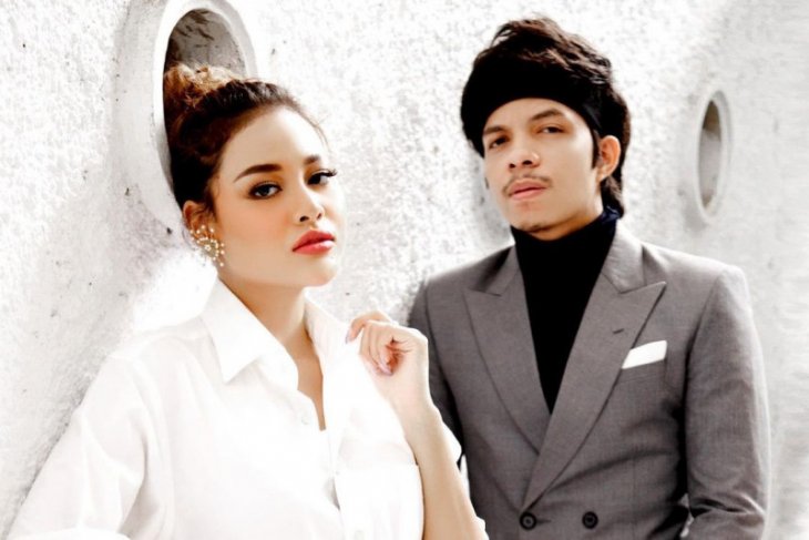 Selebritas Atta-Aurel resmi jadi pasangan suami istri
