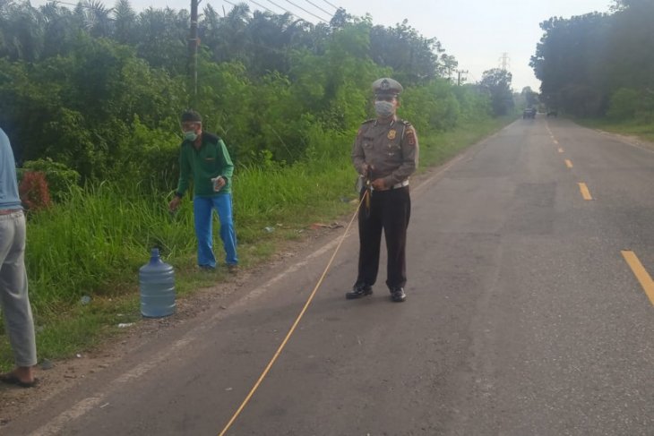 Seorang pemotor tewas tergeletak di jalur lintas tengah Sumatera ruas Jambi- Muarabulian