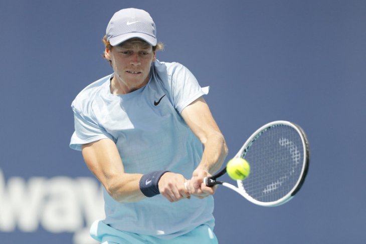 Sinner petenis Italia pertama capai final Miami Open