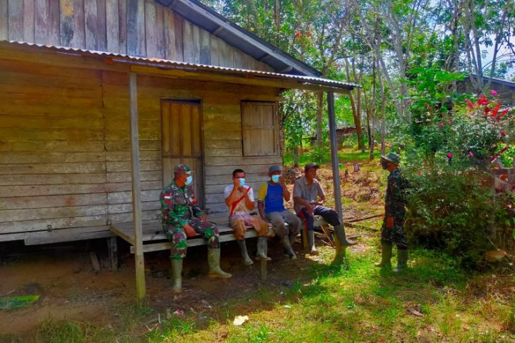 Babinsa tinjau desa binaannya setelah TMMD 110 Kodim 1206/PSB berakhir