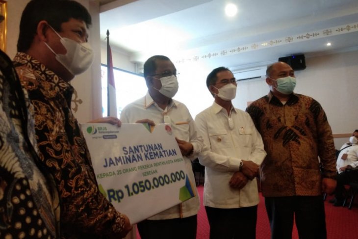 Pemkot Ambon- BPJAMSOSTEK lindungi jaminan sosial 25 ribu pekerja rentan