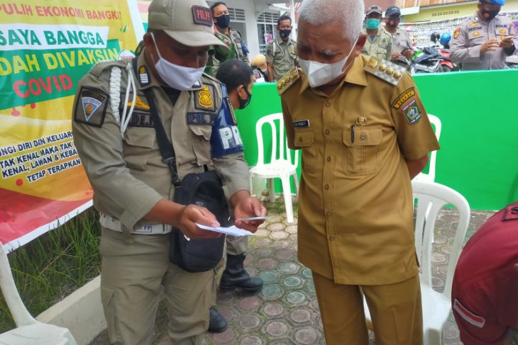 Kunjungi pelaksanaan vaksinasi, Bupati Asahan minta dukungan warga