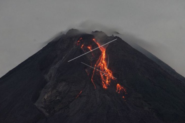 Mount Merapi Spews Red Hot Lava 11 Times On Monday Antara News