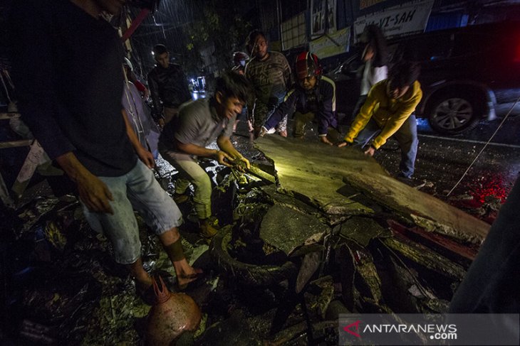 Dinding Bangunan Di Kawasan Pasar Ujung Murung