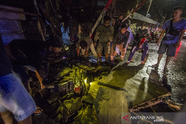 Dinding Bangunan Di Kawasan Pasar Ujung Murung