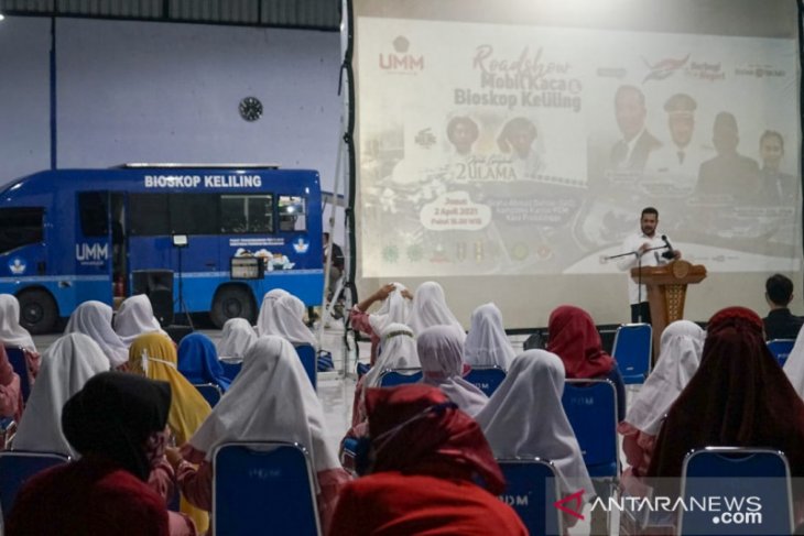 Mobil KaCa dan Bioling UMM edukasi warga Probolinggo lewat film