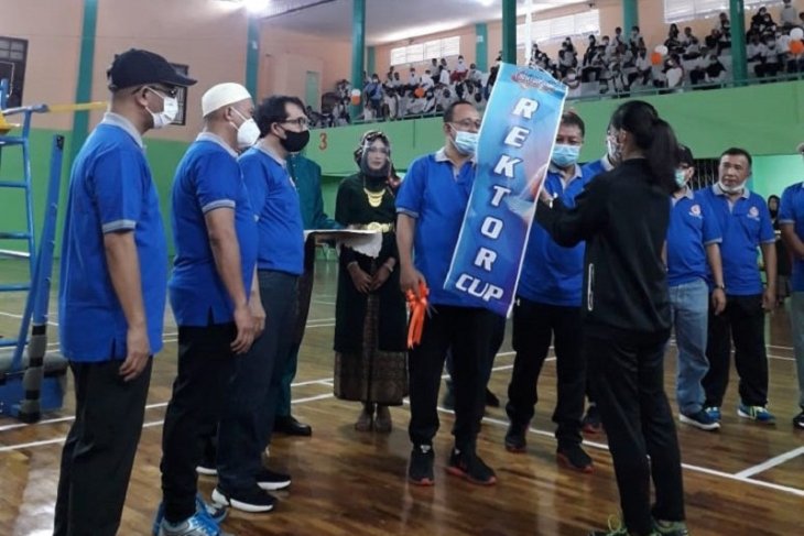 Pebulutangkis Jambi mengasah kemampuan pada Kejuaraan Rektor Unja Cup 2021