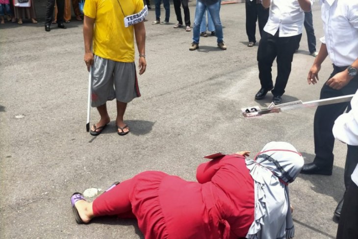 Pelaku pembunuhan sepasang suami istri di Binjai peragakan 26 adegan