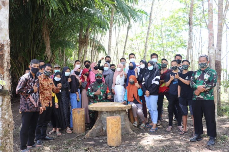 Dansatgas TMMD 110 Putussibau menata wisata urban digital corner