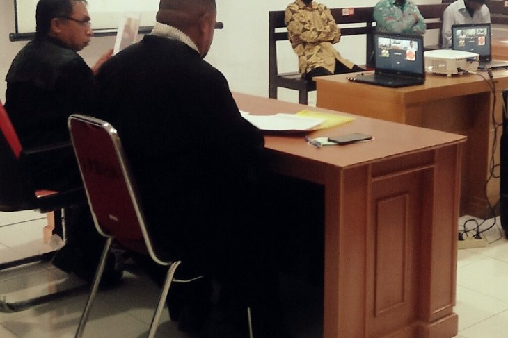 Tiga koruptor DD dan ADD Karlutukar dituntut empat tahun penjara
