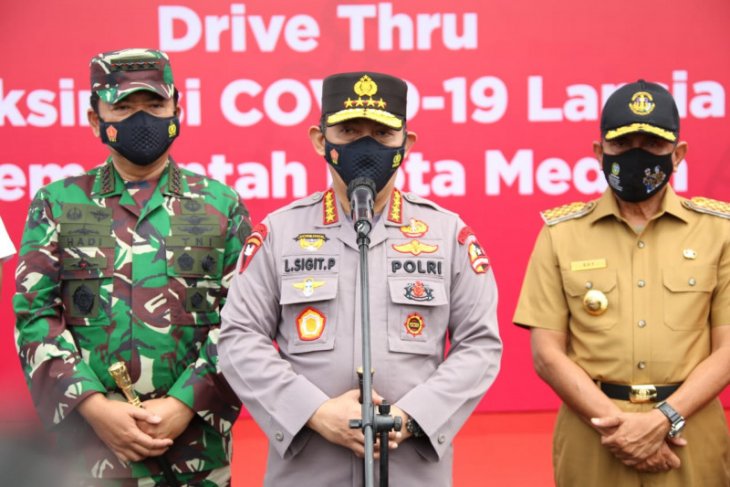 Kapolri dan Panglima TNI tinjau vaksinasi di Natuna