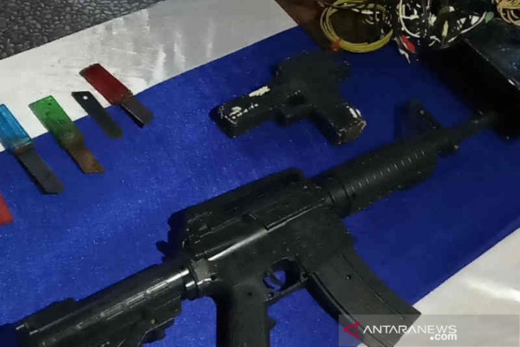 Petugas temukan ponsel dan pistol mainan saat razia Lapas Cirebon