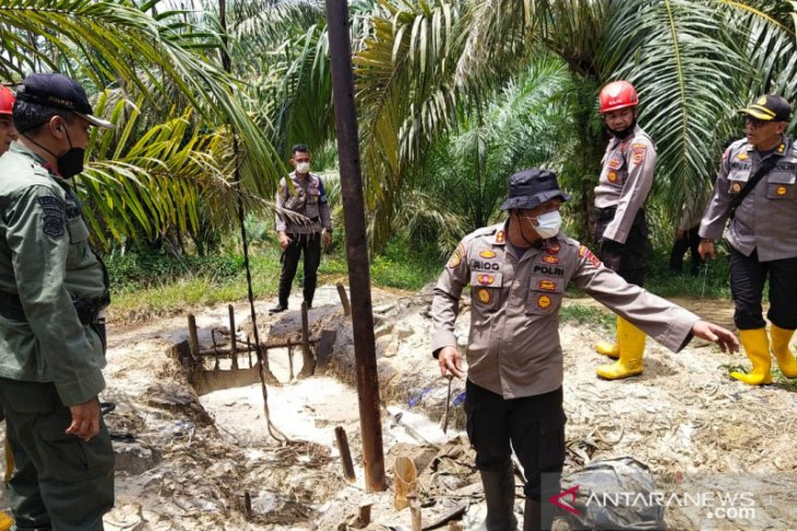 Tim gabungan tutup sumur minyak ilegal di Bajubang Batanghari