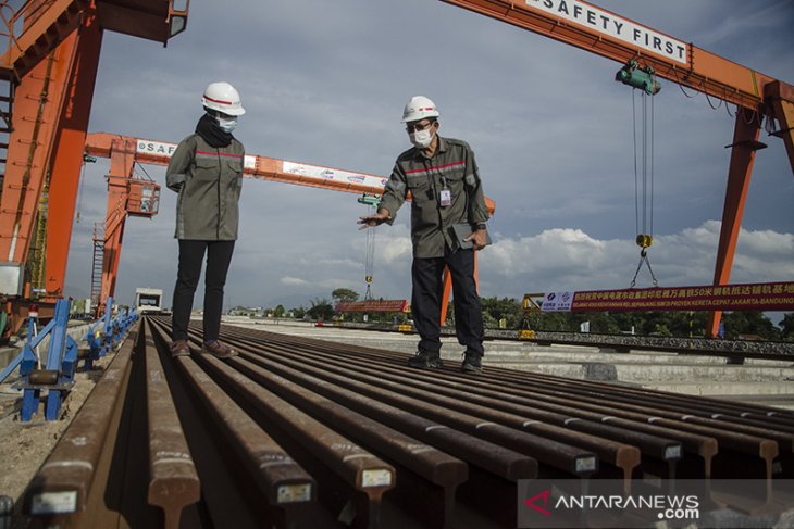 Rel untuk kereta cepat Jakarta - Bandung 