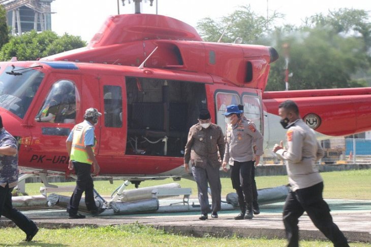 Bupati Tanjabbar melakukan pantauan udara kawasan rawan karhutla