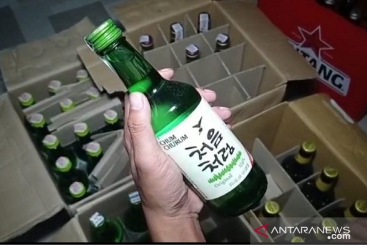 Polres Pangkalpinang tangkap dua pedagang minuman keras impor ilegal