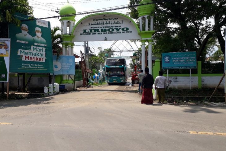 Ribuan santri Lirboyo Kediri dipulangkan dengan protokol kesehatan ketat