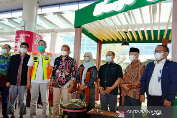 Gubernur Babel resmikan outlet Warjo di Bandara Depati Amir