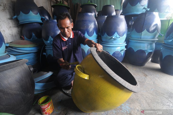 Kerajinan Bak Sampah Ban Bekas