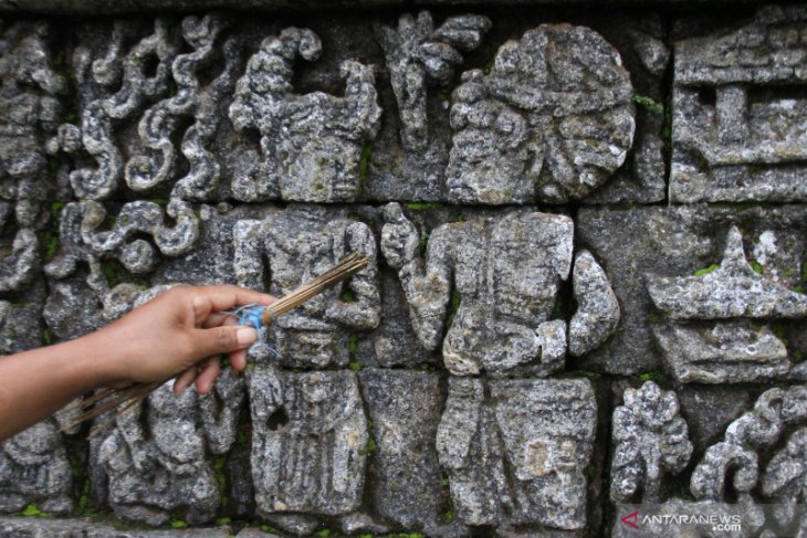 Perawatan Candi Jago Malang