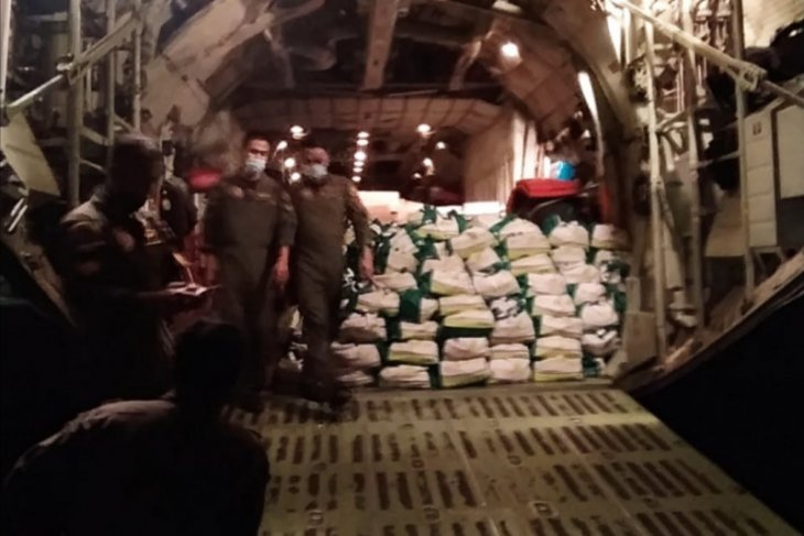 TNI transports 12.4 tons of relief aid packages to NTT