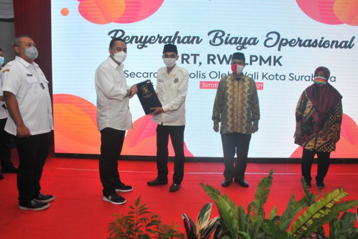 Insentif ketua RT/RW/LPMK se-Kota Surabaya naik 100 Persen