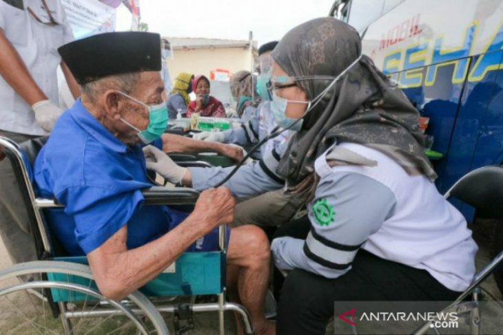 Mobil Sehat PT Timah beri pelayanan kesehatan bagi Warga Desa Kulur