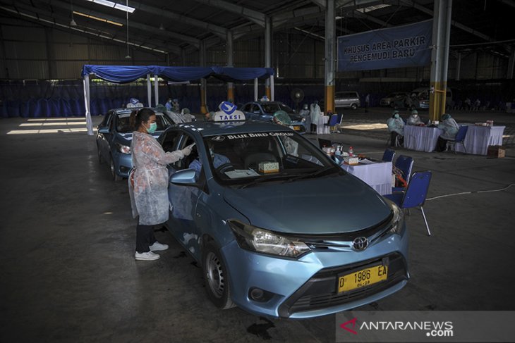 Vaksinasi COVID-19 bagi pengemudi transportasi publik dan lansia 