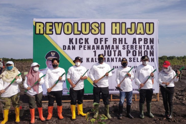 Pemprov lakukan penanaman pohon serentak bersama seluruh kabupaten dan kota