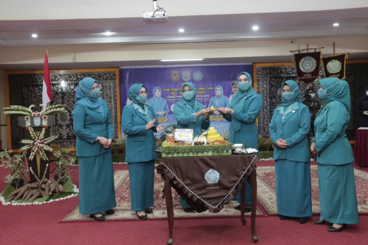PKK Kalsel bantu masyarakat terdampak COVID -19