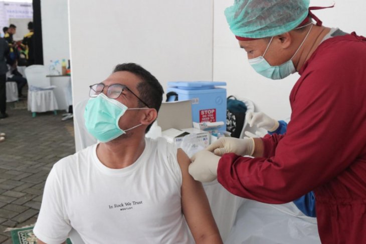 Pemkot Kediri vaksinasi pekerja pusat perbelanjaan
