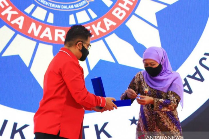 Khofifah tantang alumni IPDN di Jatim siapkan sentra durian dan ikan